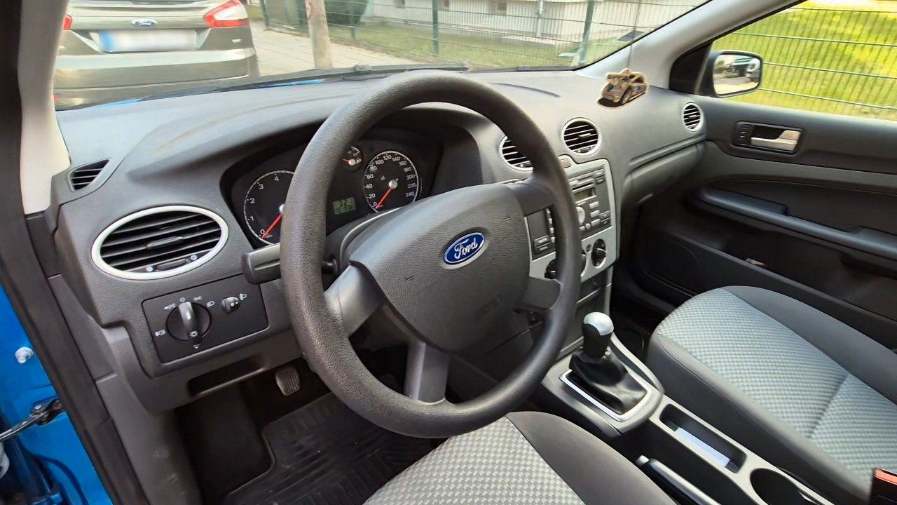 Ford Focus 2006 — interior