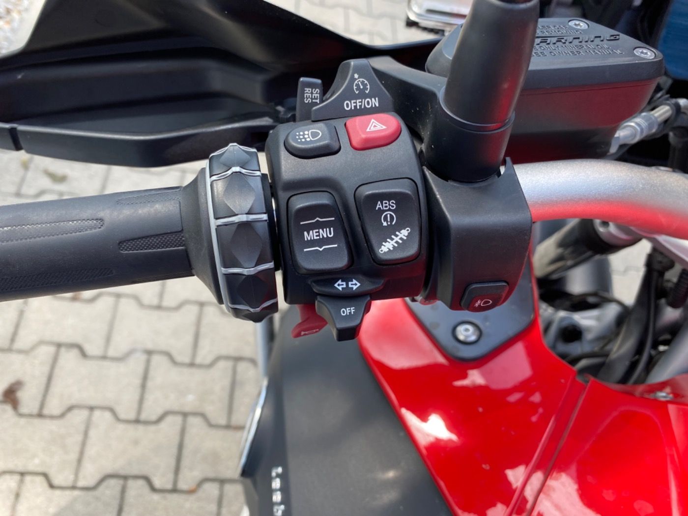 Fahrzeugabbildung BMW R 1200 GS Adventure 3 Pakete Connectivity Seiten