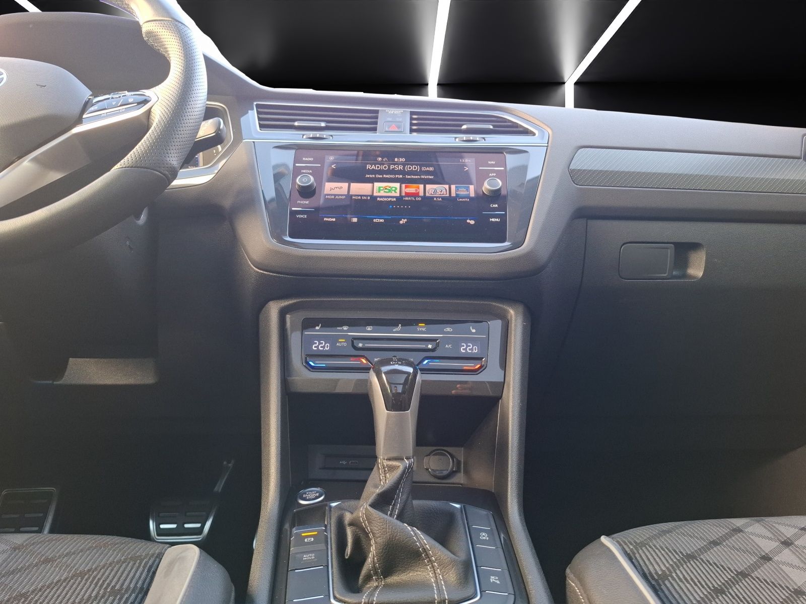 Fahrzeugabbildung Volkswagen Tiguan TSI R-line DSG Matrix Navi AID ACC 360° P