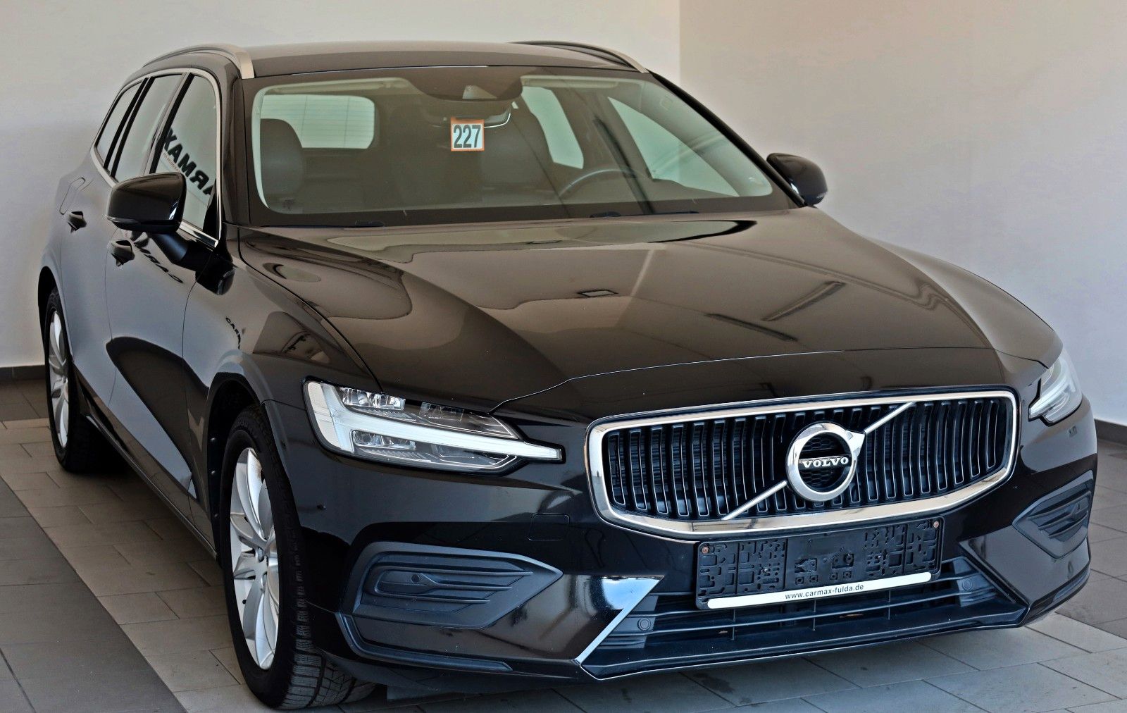 Fahrzeugabbildung Volvo V60 Kombi Momentum Pro TLeder,Navi,LED,PDC,Apple