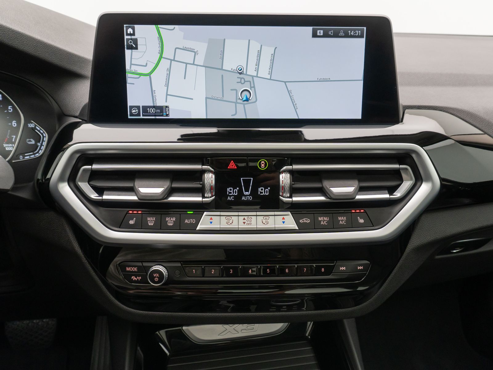 Fahrzeugabbildung BMW X3 xD30e DAB Kamera FernlichtAs Panorama Leder