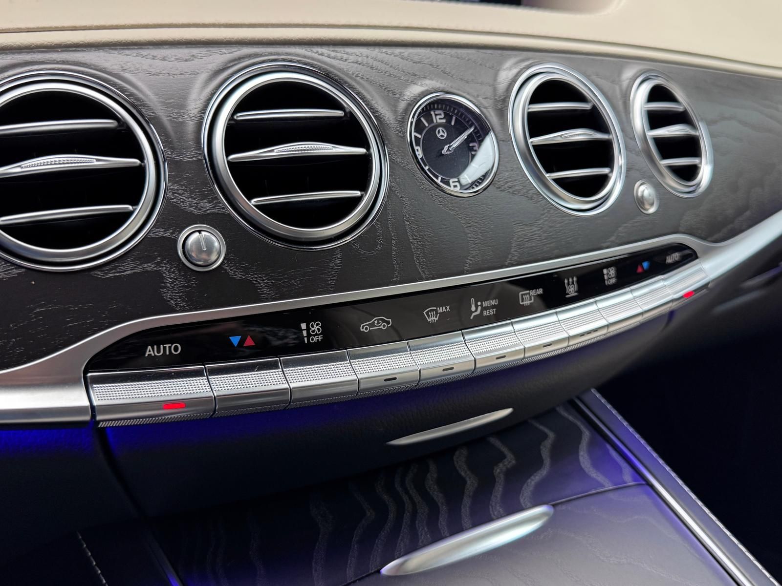 Fahrzeugabbildung Mercedes-Benz d AMG*4MATIC*LUFT*BURMESTER*STANDHEIZ*MASSAGE