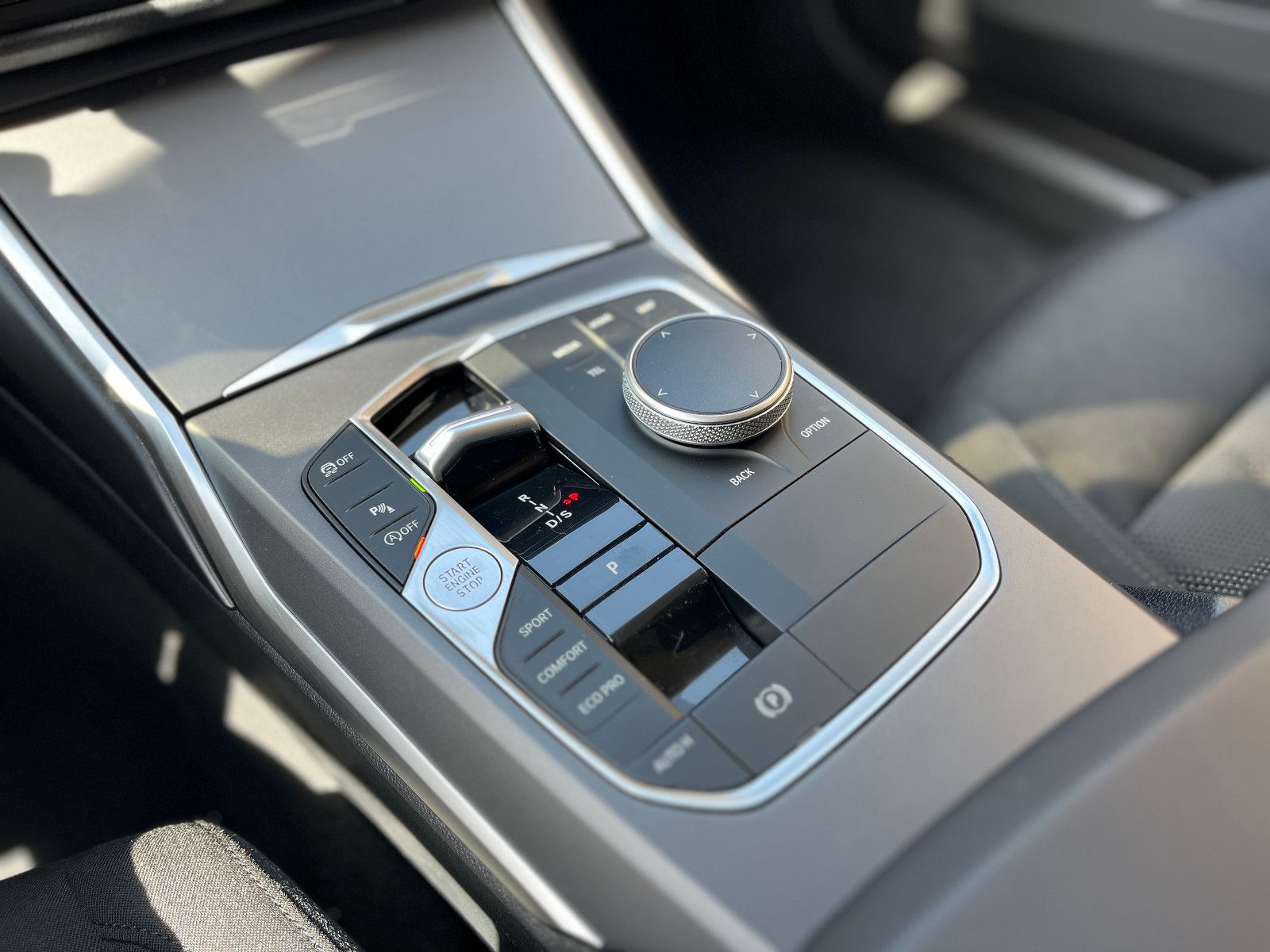 BMW 318i Touring Navi LED Shz Kamera foto 19