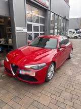 Alfa Romeo Giulia 2.0 Turbo 16V 206kW AT8-Q4 Veloce Veloce - Alfa Romeo Giulia in München