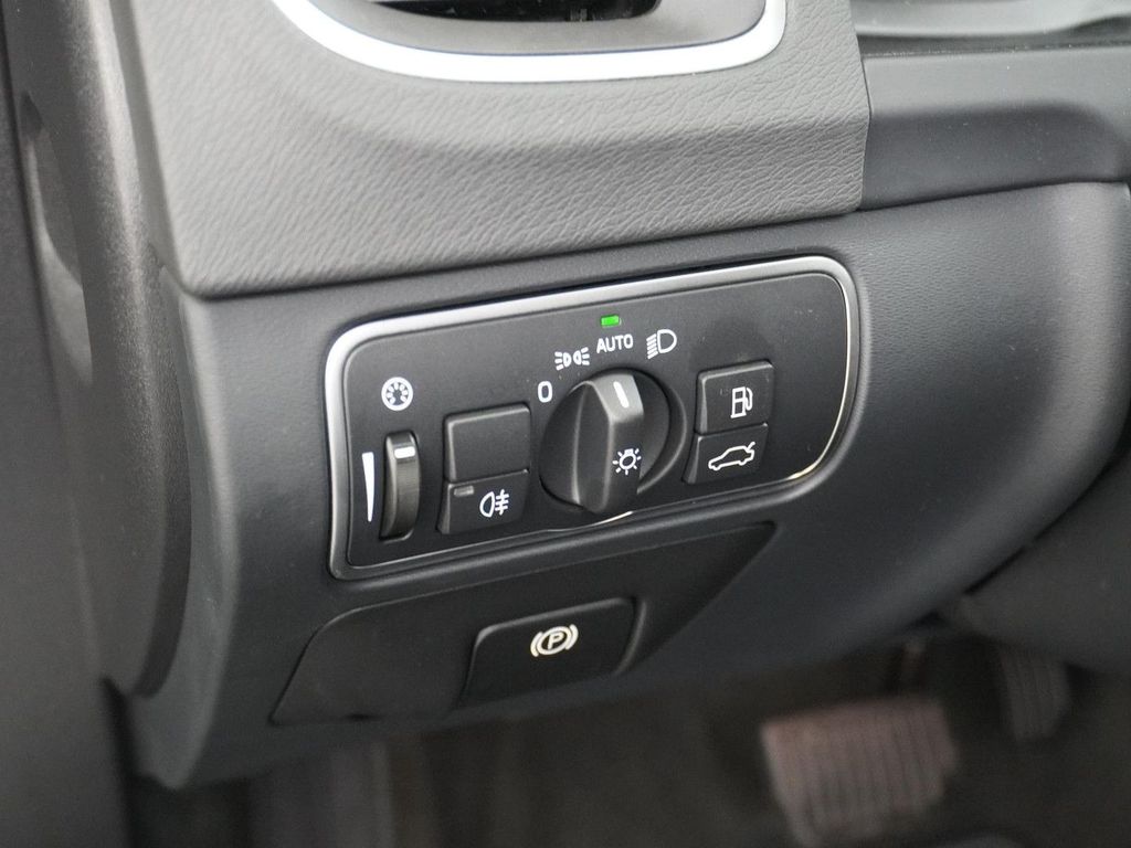 Volvo V60 1.5 T3 Summum automatik navi sitzheizung