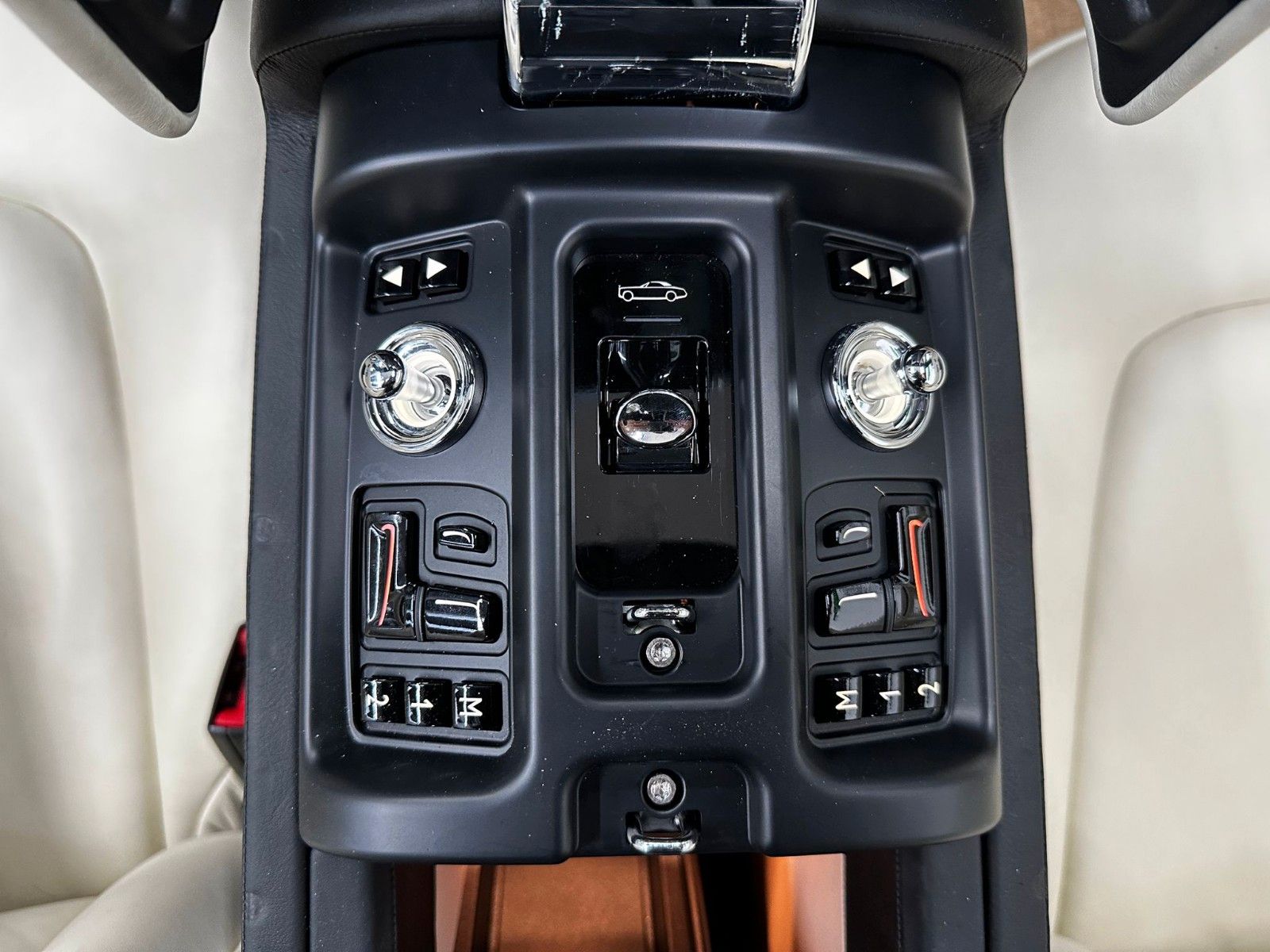 Fahrzeugabbildung Rolls-Royce Phantom Drophead/TEAK-DECK/KAMERA/WENIG KM/TOP