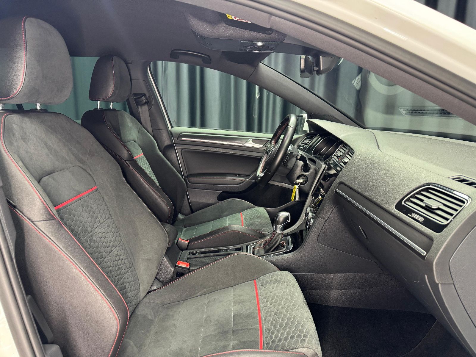 Fahrzeugabbildung Volkswagen Golf VII Lim. GTI BMT/Start-Stopp