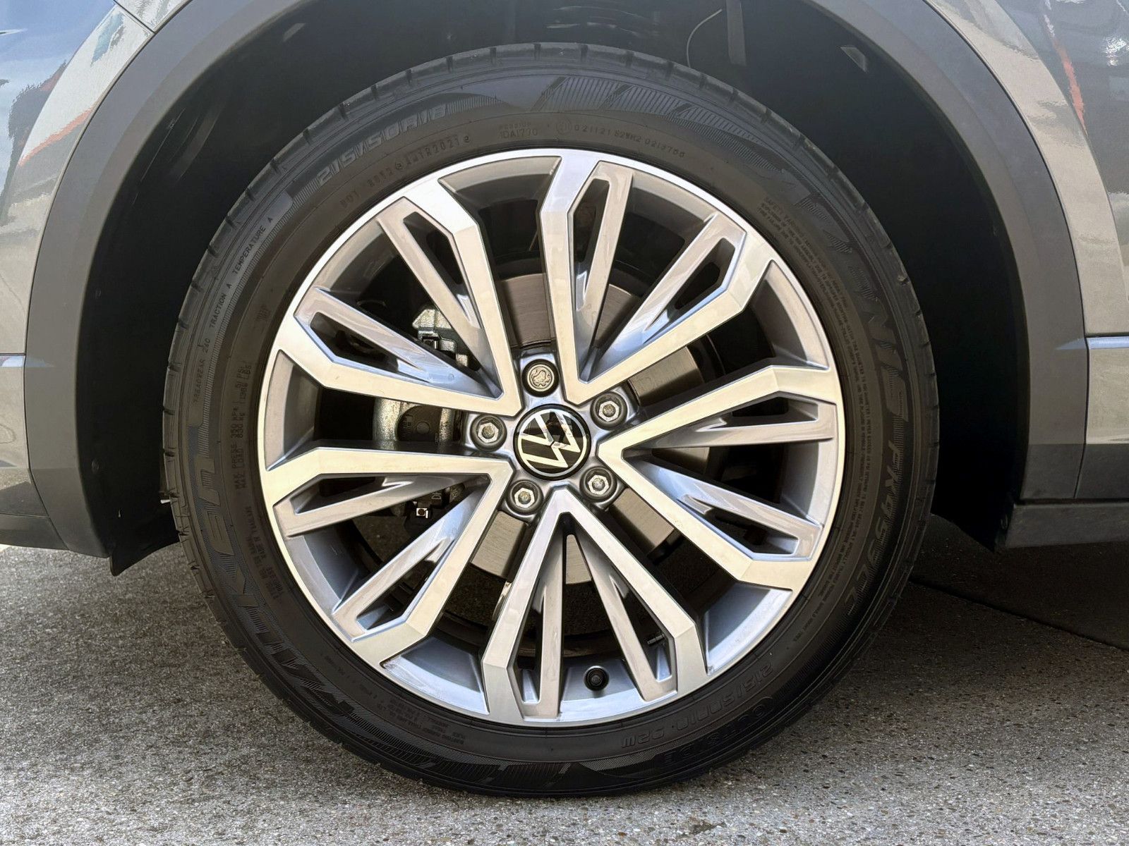 Fahrzeugabbildung Volkswagen T-Roc 1.5TSI R-Line DSG ACC KAM AHK LED NAV BT
