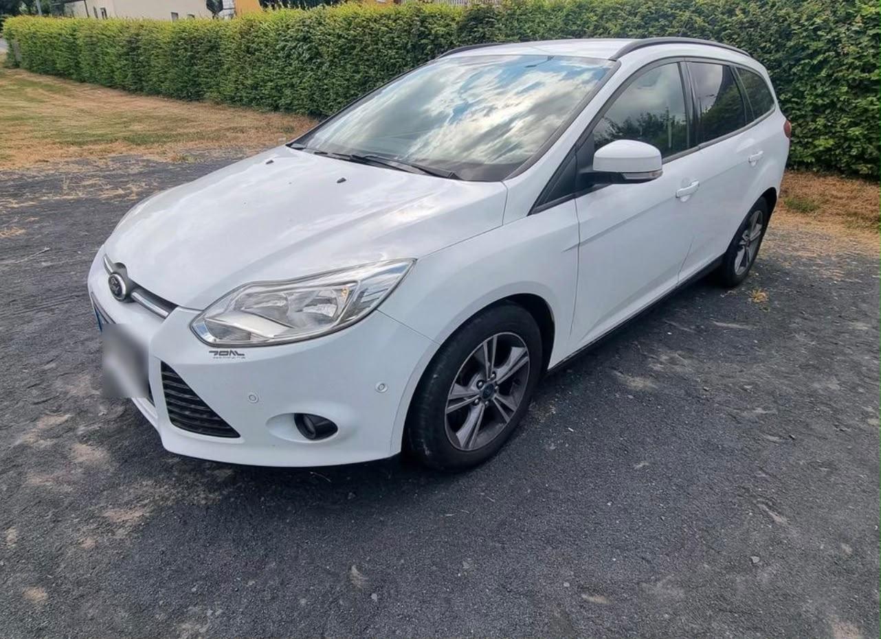Ford Focus 2014 — вигляд ззаду