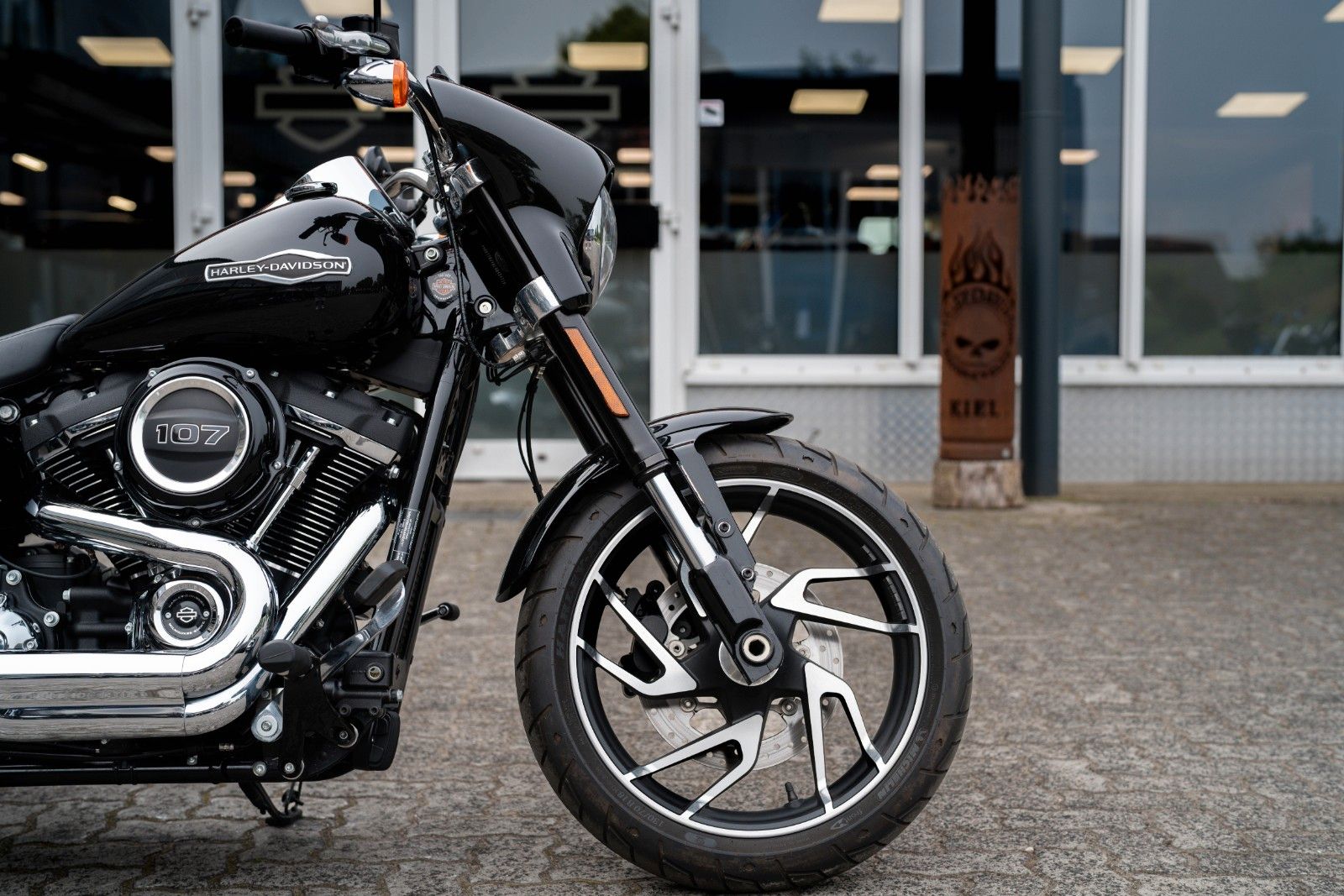 Fahrzeugabbildung Harley-Davidson FLSB Sport Glide Softail