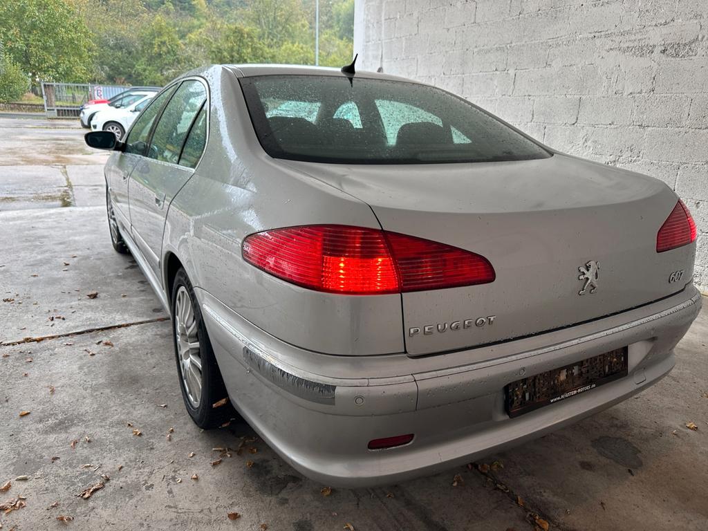 Peugeot 607