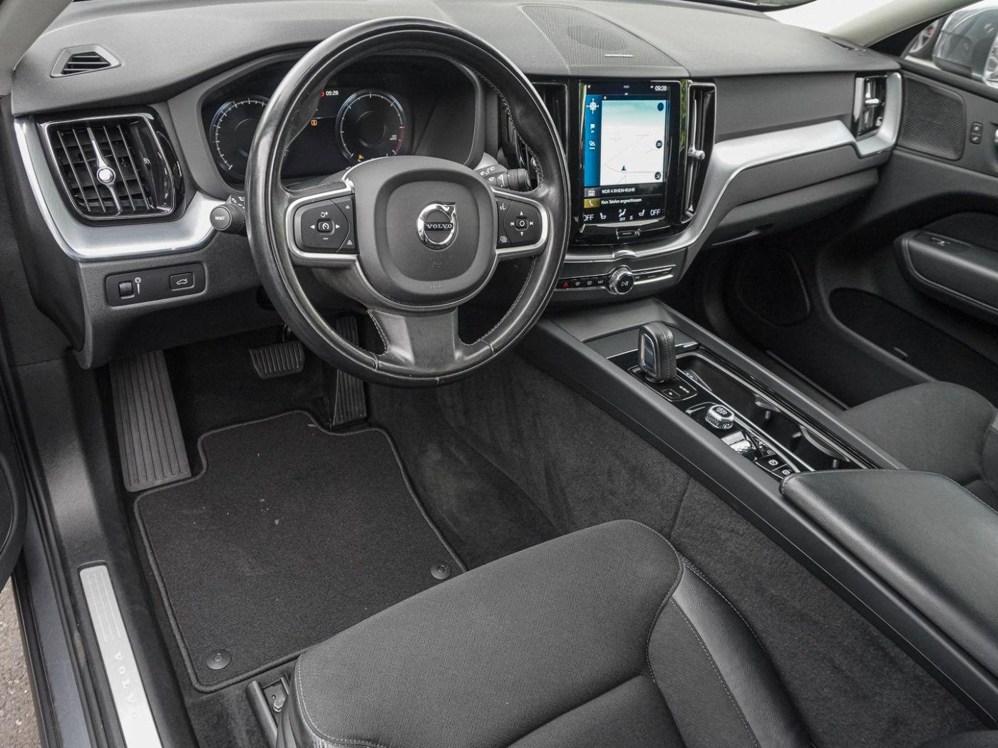 Volvo XC60 B4 D AWD Momentum Pro 19ZOLL FRONTHZG BLIS