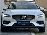 Volvo V60 CROSS COUNTRY ULTIMATE B4*AWD*PANO*H/K*360° - gebrauchte Volvo Kombis
