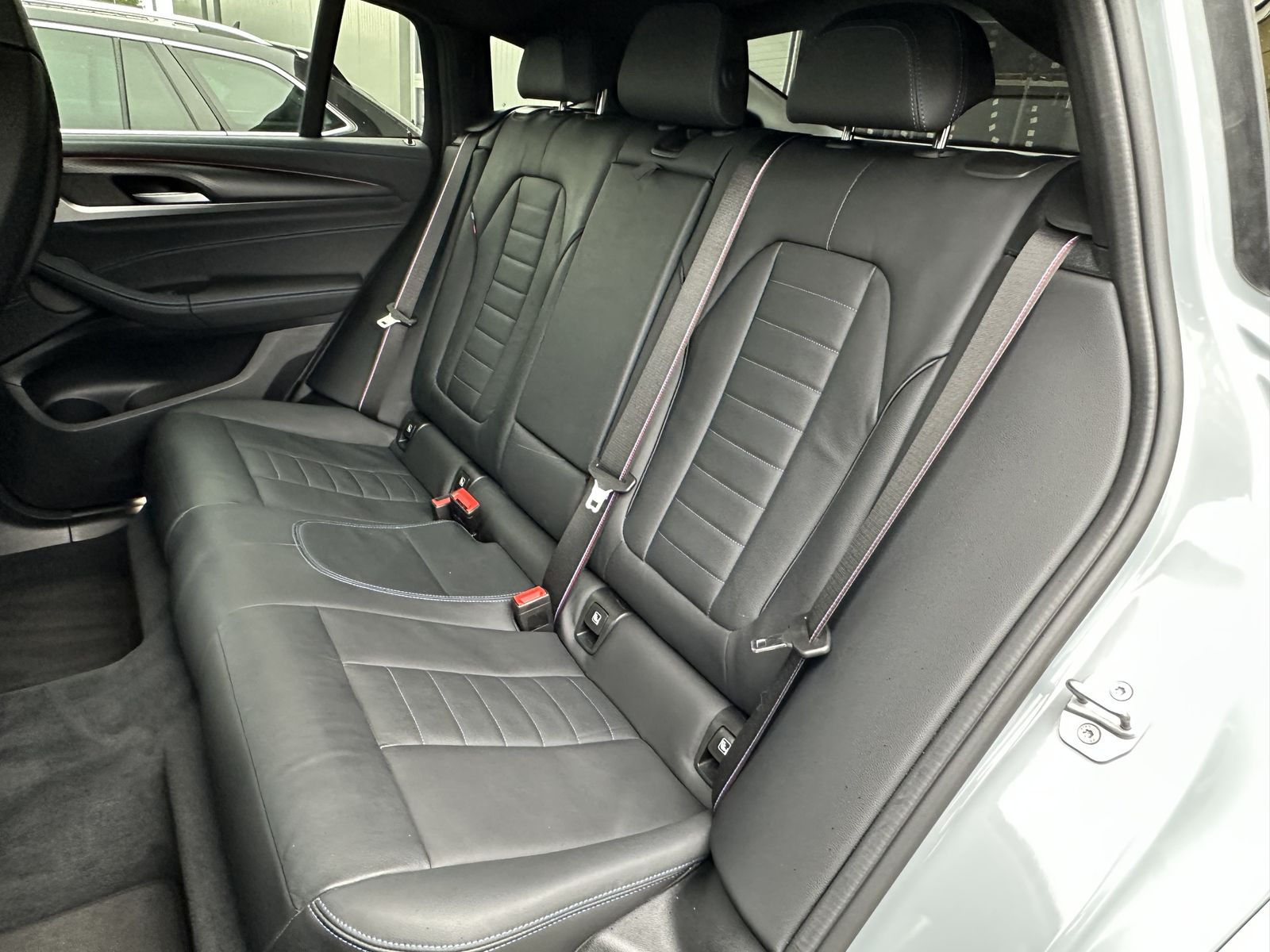 Fahrzeugabbildung BMW X4 M40d NAV+LASER+AHK+HEAD-UP+H&K+21ZOLL+360°+AC