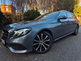 Mercedes-Benz E220dT ACC*PANO*LEDER*BURMESTER*AVANTGARDE*R-KAM
