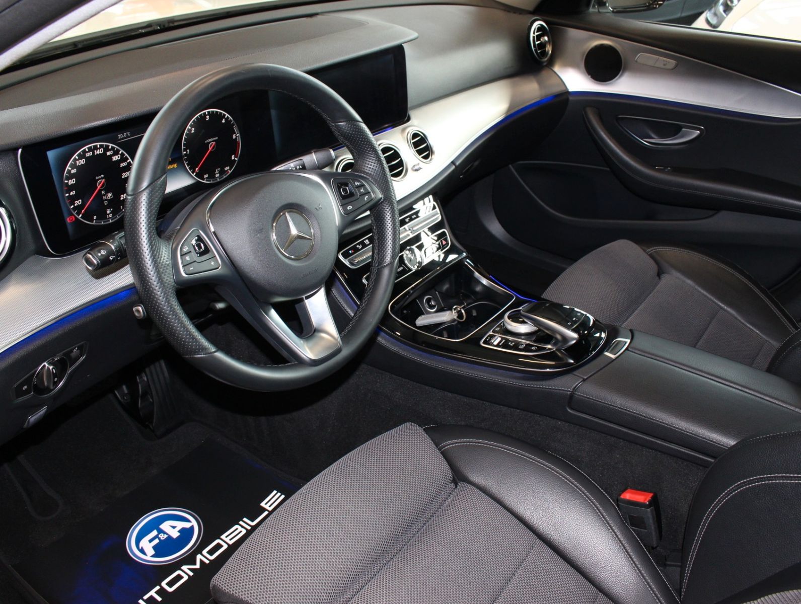 Fahrzeugabbildung Mercedes-Benz E 350 d T Avantgarde 9G* 360 Kamera*LED.2Hand