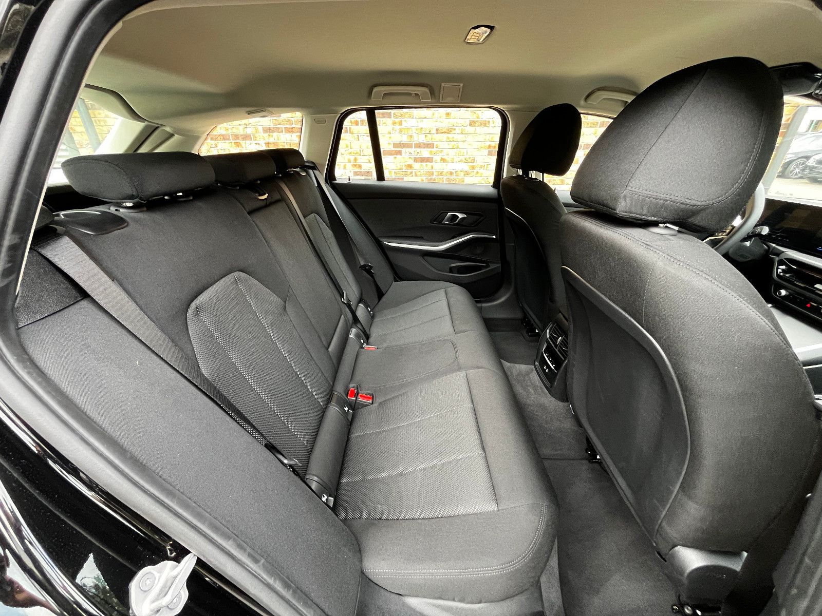 BMW 318i Touring Navi LED Shz Kamera foto 15