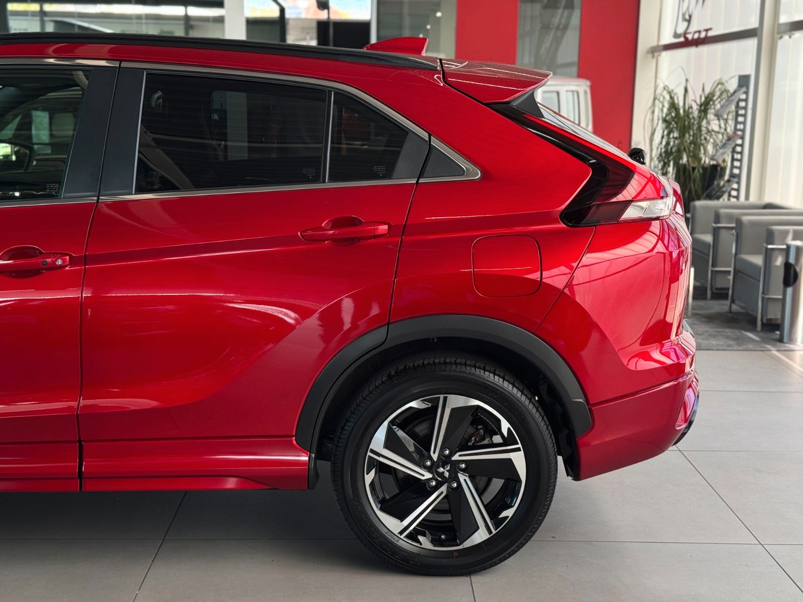 Fahrzeugabbildung Mitsubishi Eclipse Cross 2.4 PHEV Select Black 4WD "AHK"