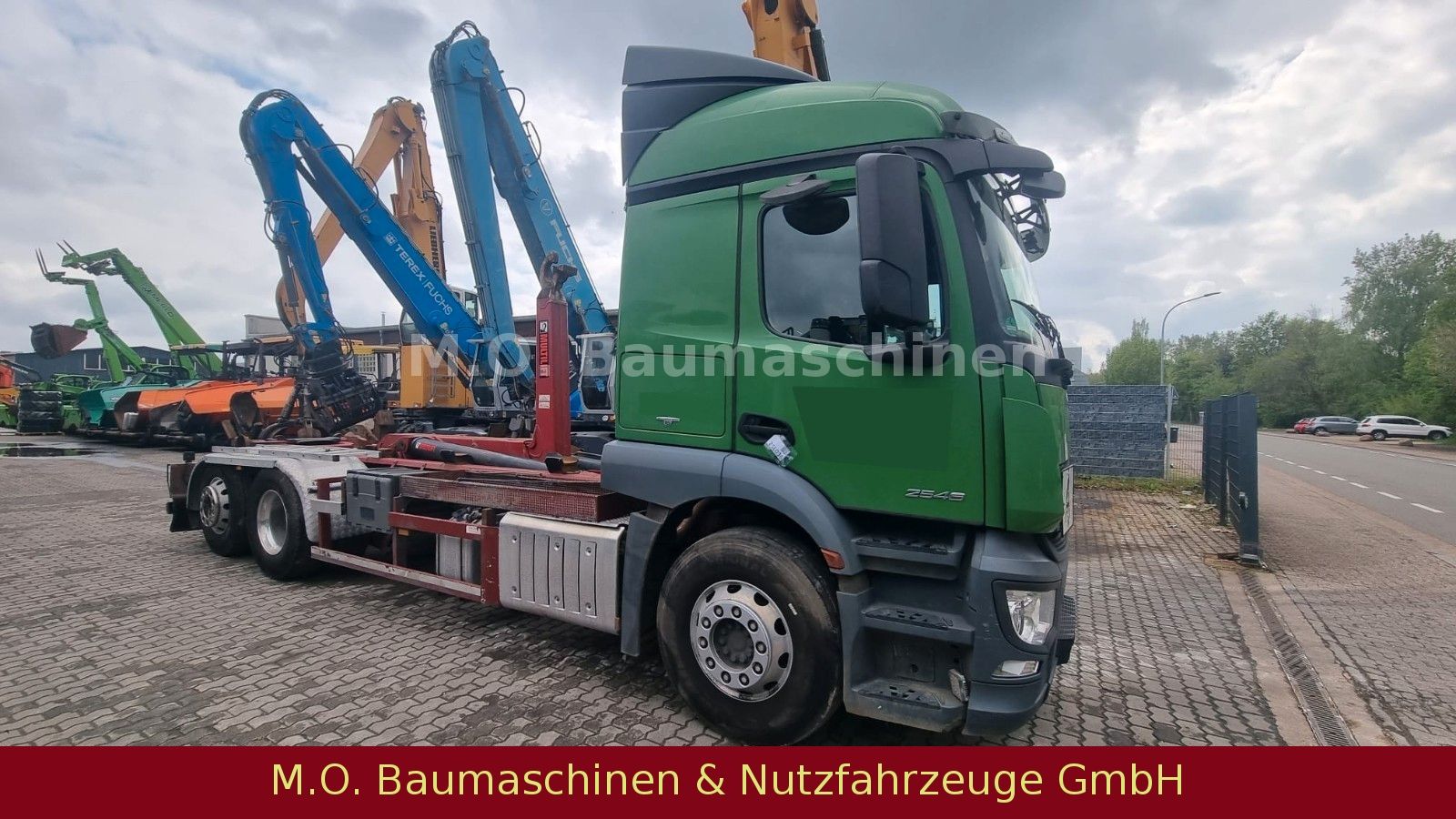 Fahrzeugabbildung Mercedes-Benz Antos 2546 / Euro 6 / 6x2 / Hiab Abroller /