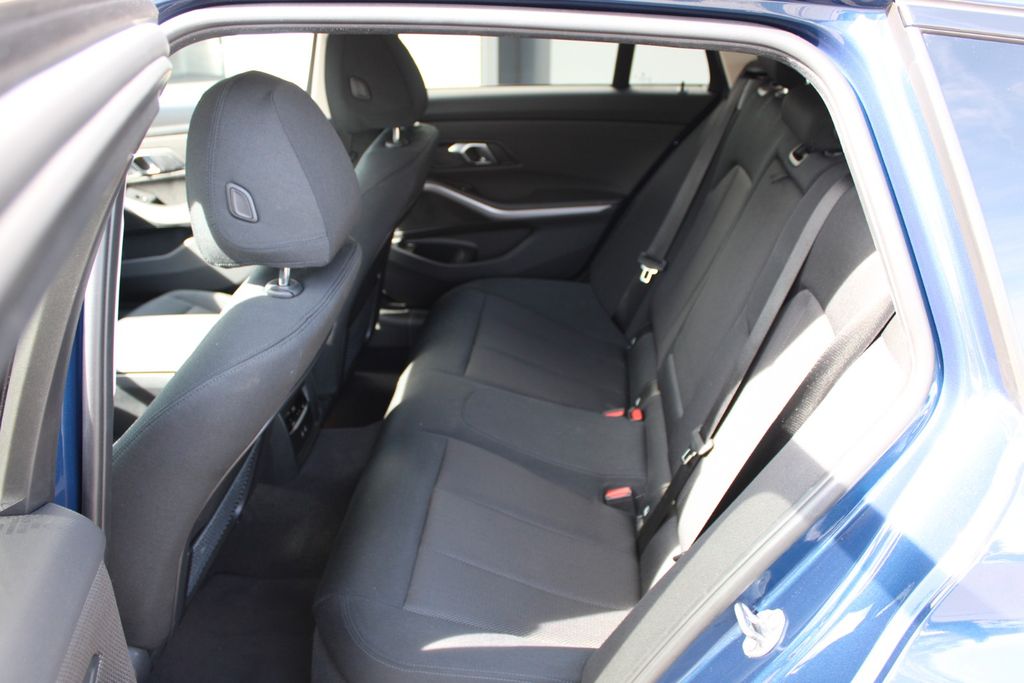 BMW 320d xDrive Touring AUT LED SHZ NAVI PDC ALU