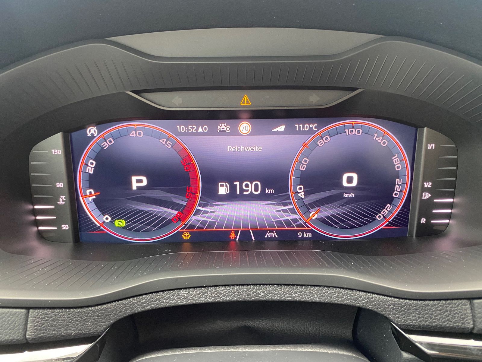 Fahrzeugabbildung SKODA Karoq 2.0l TDI DSG Sportline