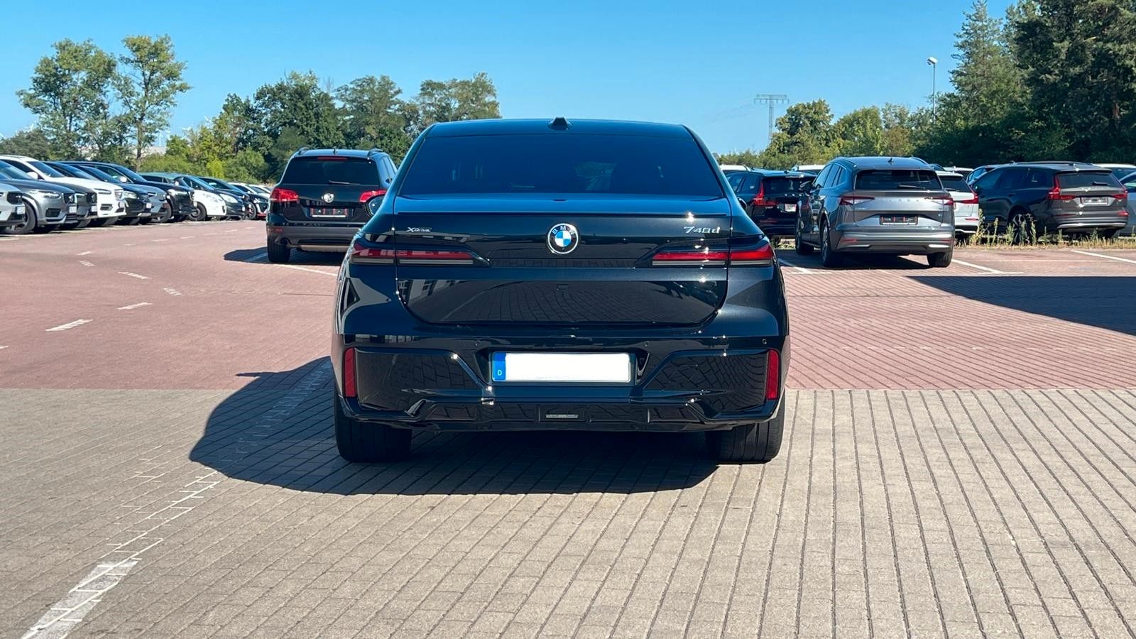 Fahrzeugabbildung BMW 740 d xDrive M Sport Pro*B&W*MASS*PAN*STHZ*CONNO