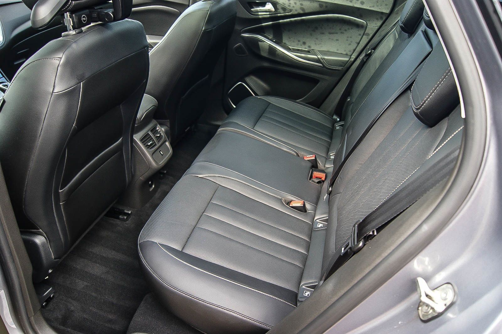 Fahrzeugabbildung Opel Grandland X 1.6 Ultimate Aut. PANORAMA LEDER ACC