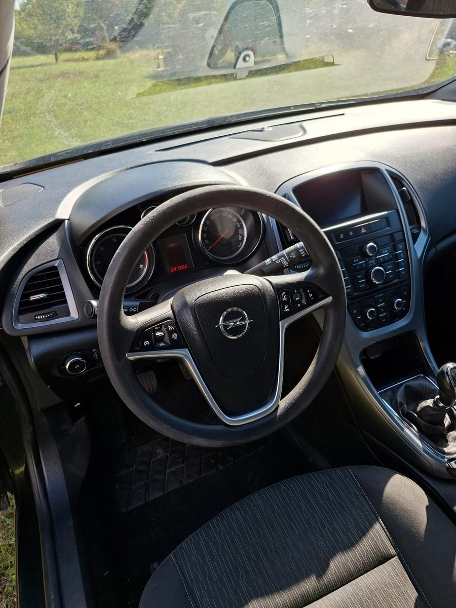 Opel Astra 2014 — photo 5