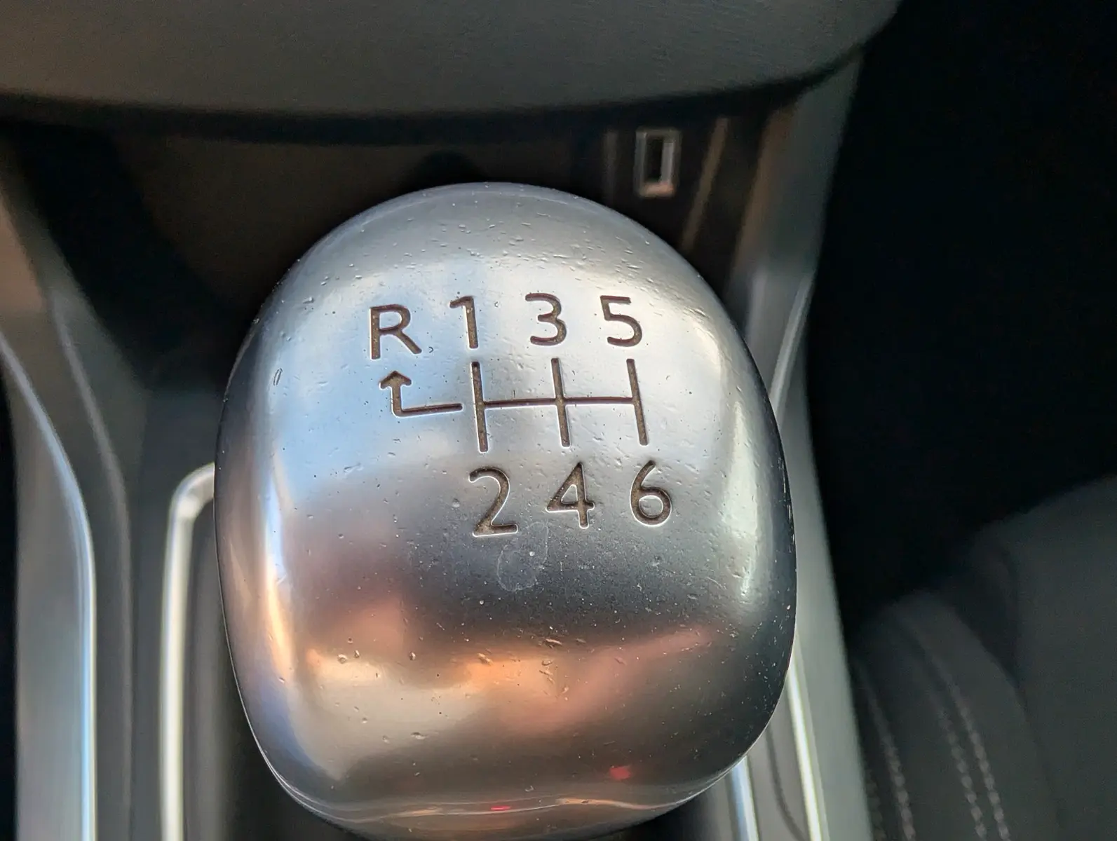 Peugeot 308 2014 — photo 17