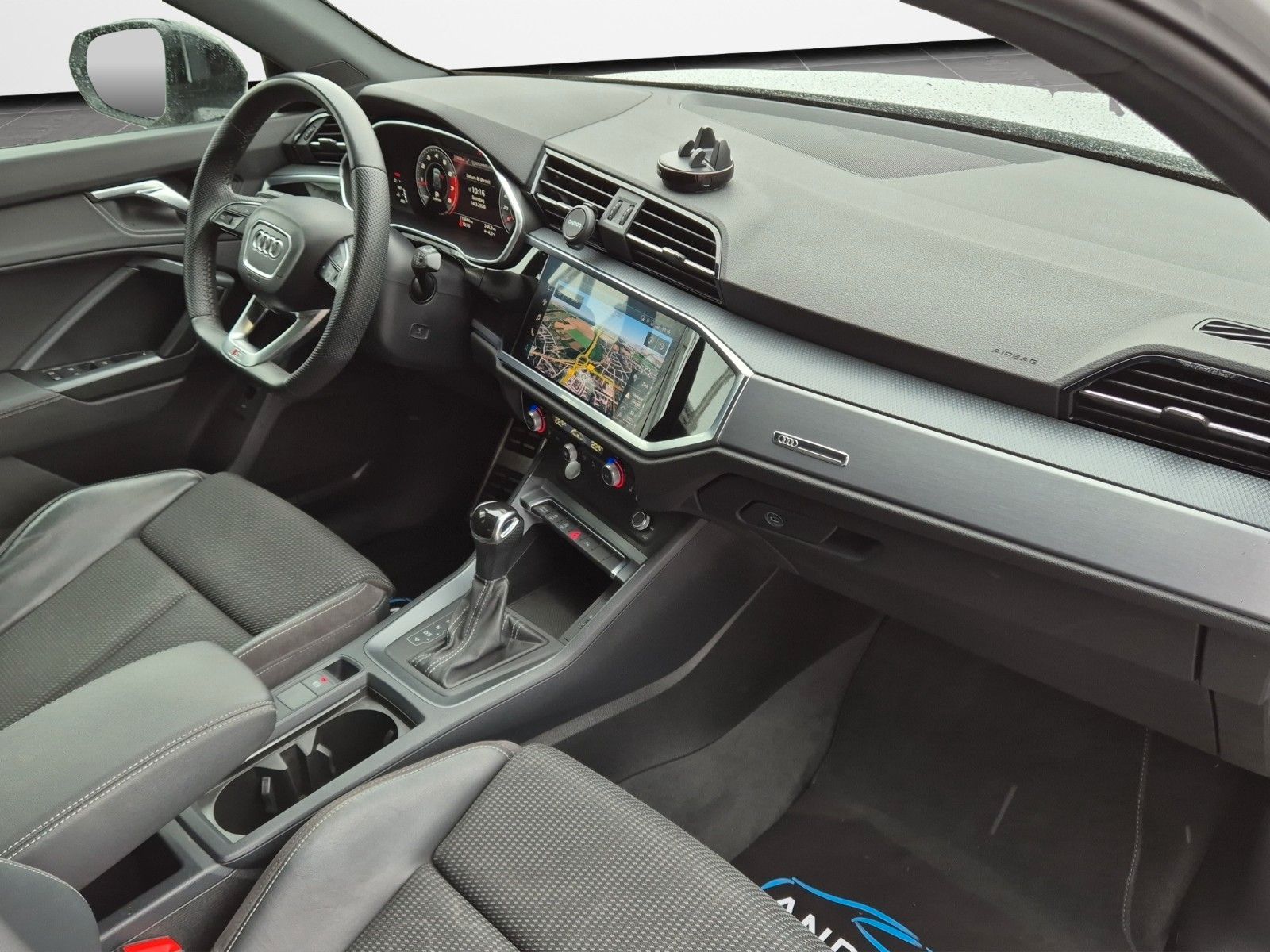 Fahrzeugabbildung Audi Q3 35 TFSI S LINE S TRONIC PANO TOTW ALLW LED