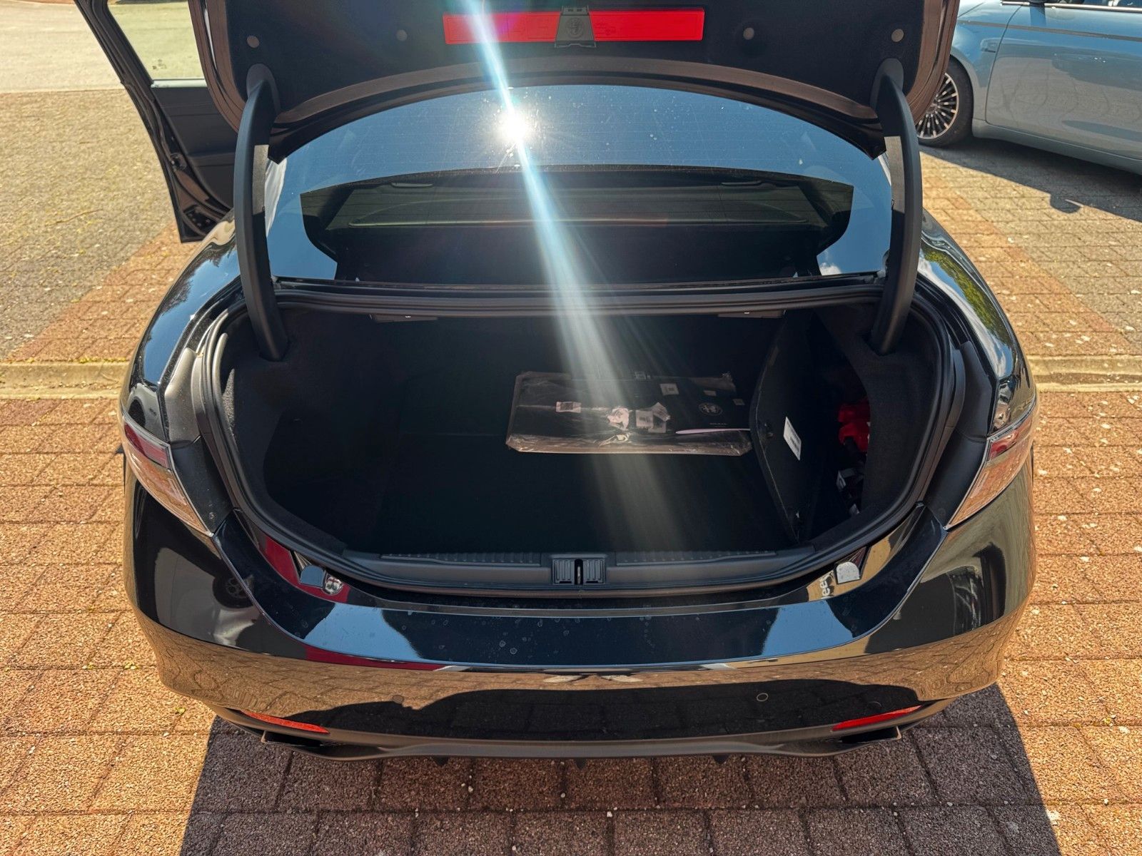 Fahrzeugabbildung Alfa Romeo Giulia INTENSA 2.0 280PS NAVI HARMAN KAM MEMORY