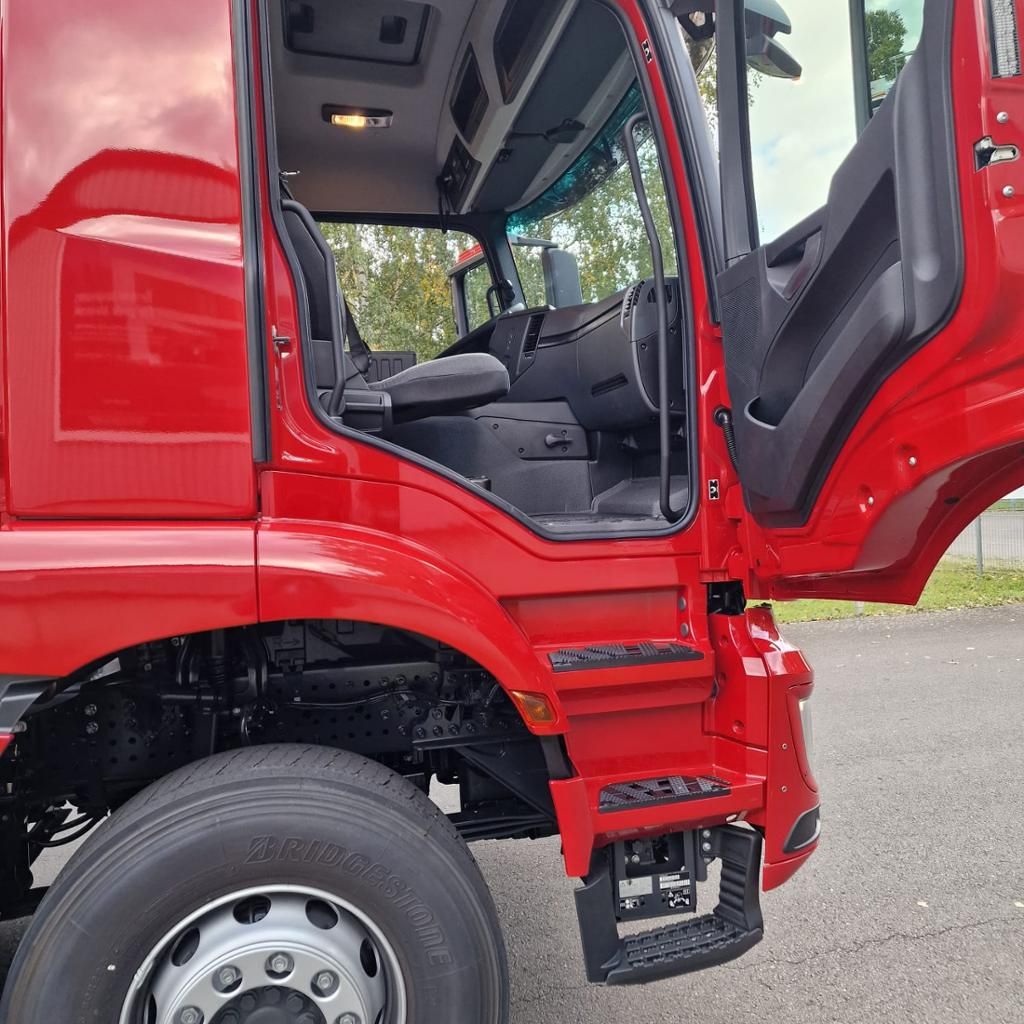 Fahrzeugabbildung Mercedes-Benz Arocs 3246 Meiller Dreiseitenkipper 8x4/4 Navi