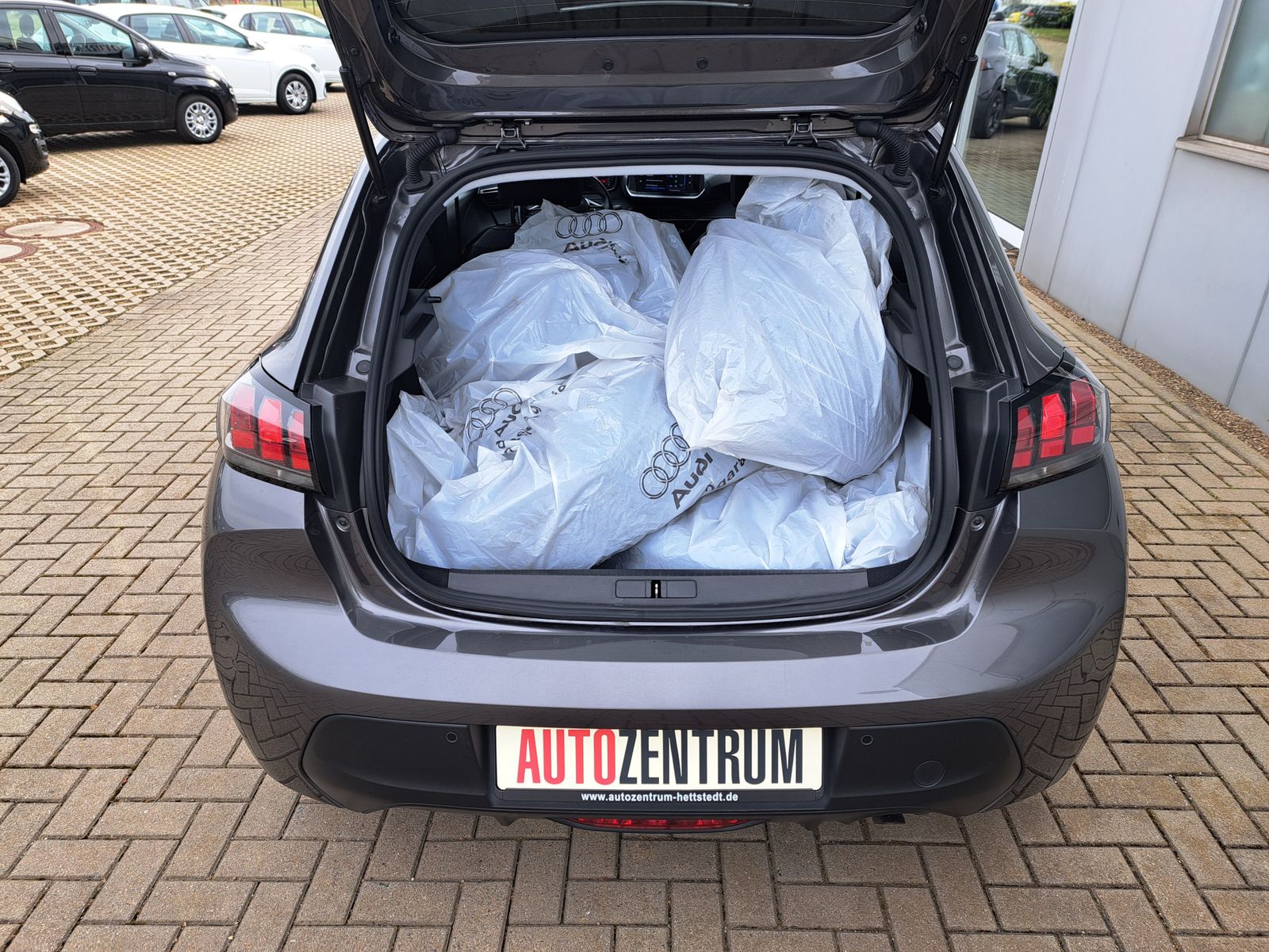 Fahrzeugabbildung Peugeot 208 Active Pack LED SITZHEIZUNG PDC ALU TEMPOM.