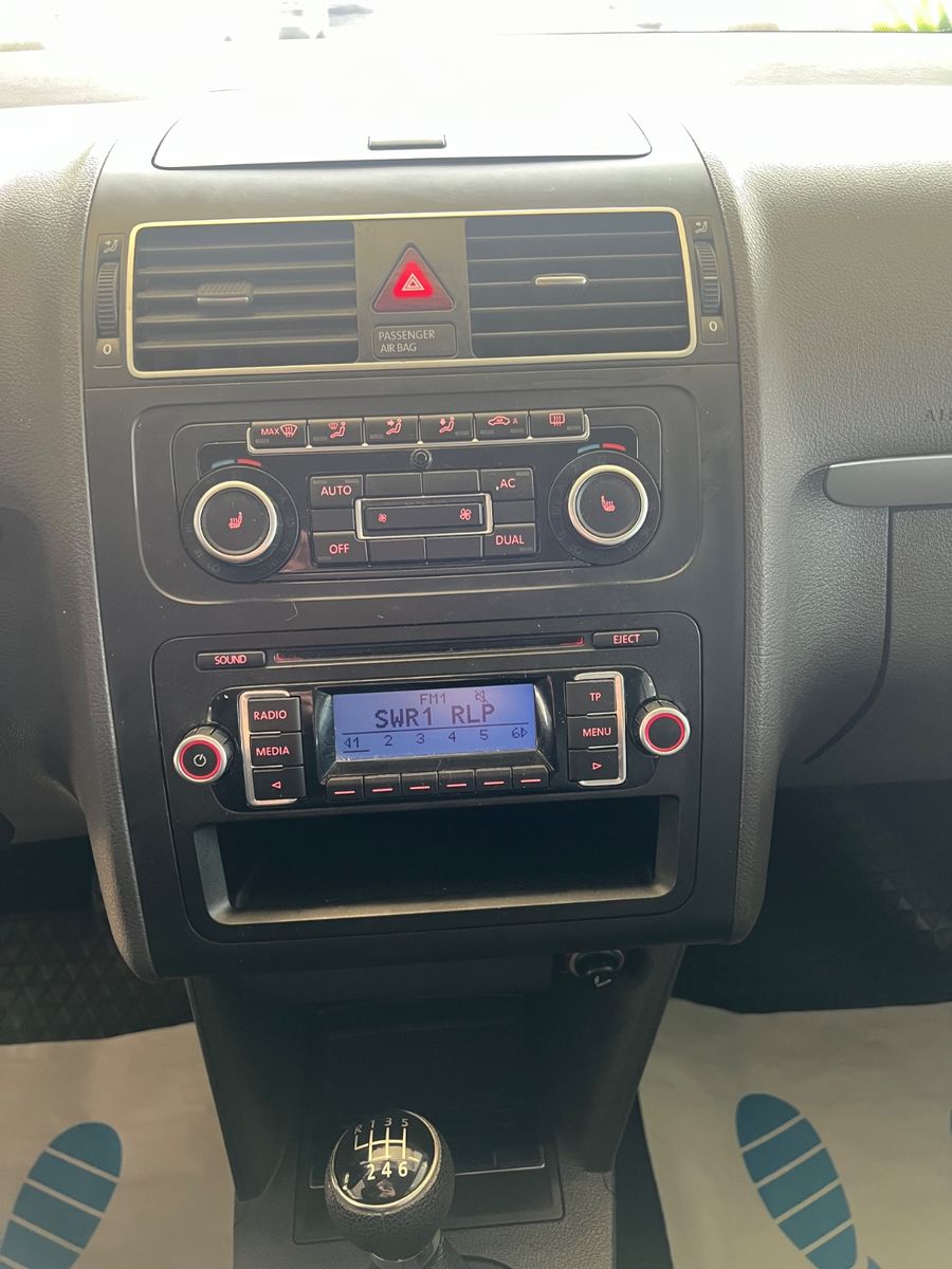 Fahrzeugabbildung Volkswagen Touran 1.6 TDI * 7.SITZER * SITZHEIZUNG *
