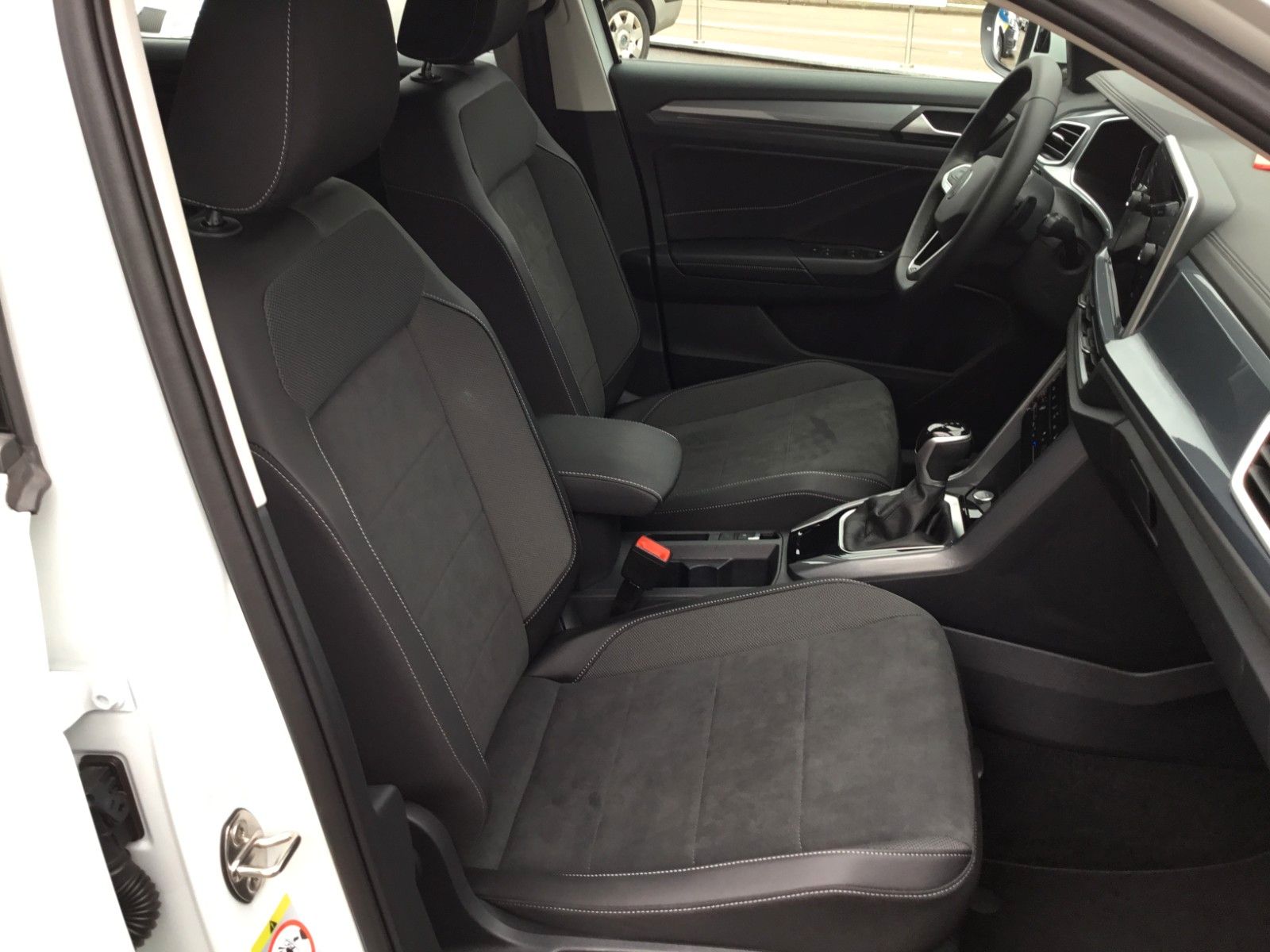 Fahrzeugabbildung Volkswagen T-Roc 2.0 TDI DSG Style+LED+AHK+ACC+Kamera