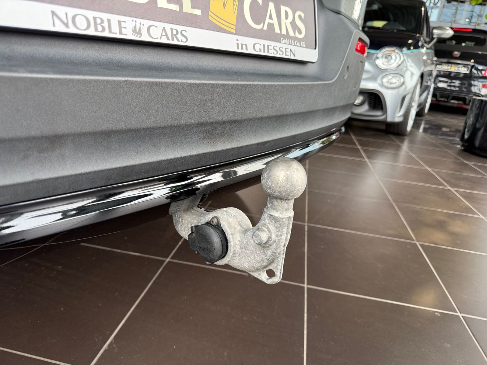 Fahrzeugabbildung Volvo XC40 Plus Dark 2WD NAVI LED AHK PANO