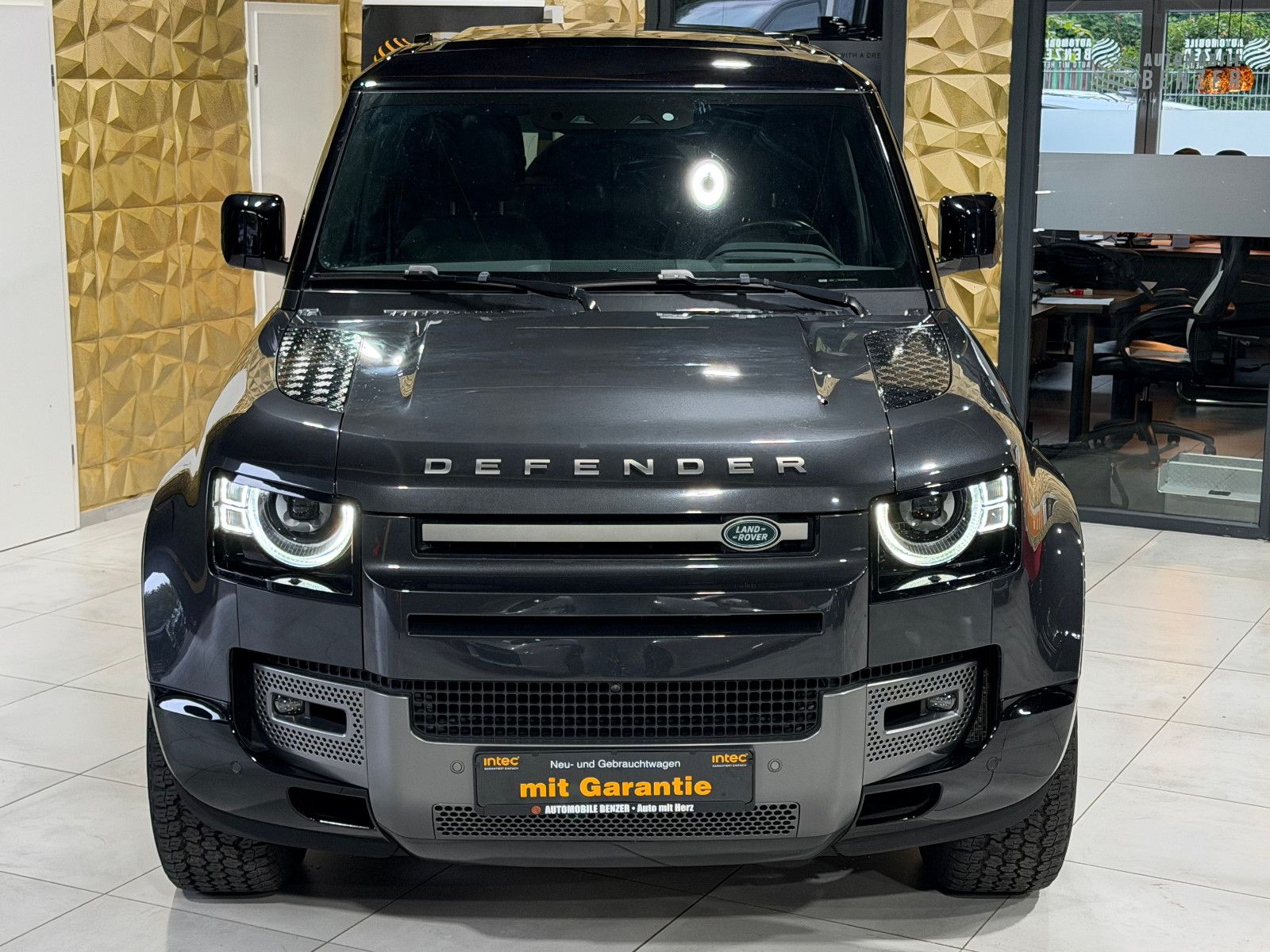 Fahrzeugabbildung Land Rover Defender 110 X-Dynamic SE/PANO/360''KAM/MEREDIAN