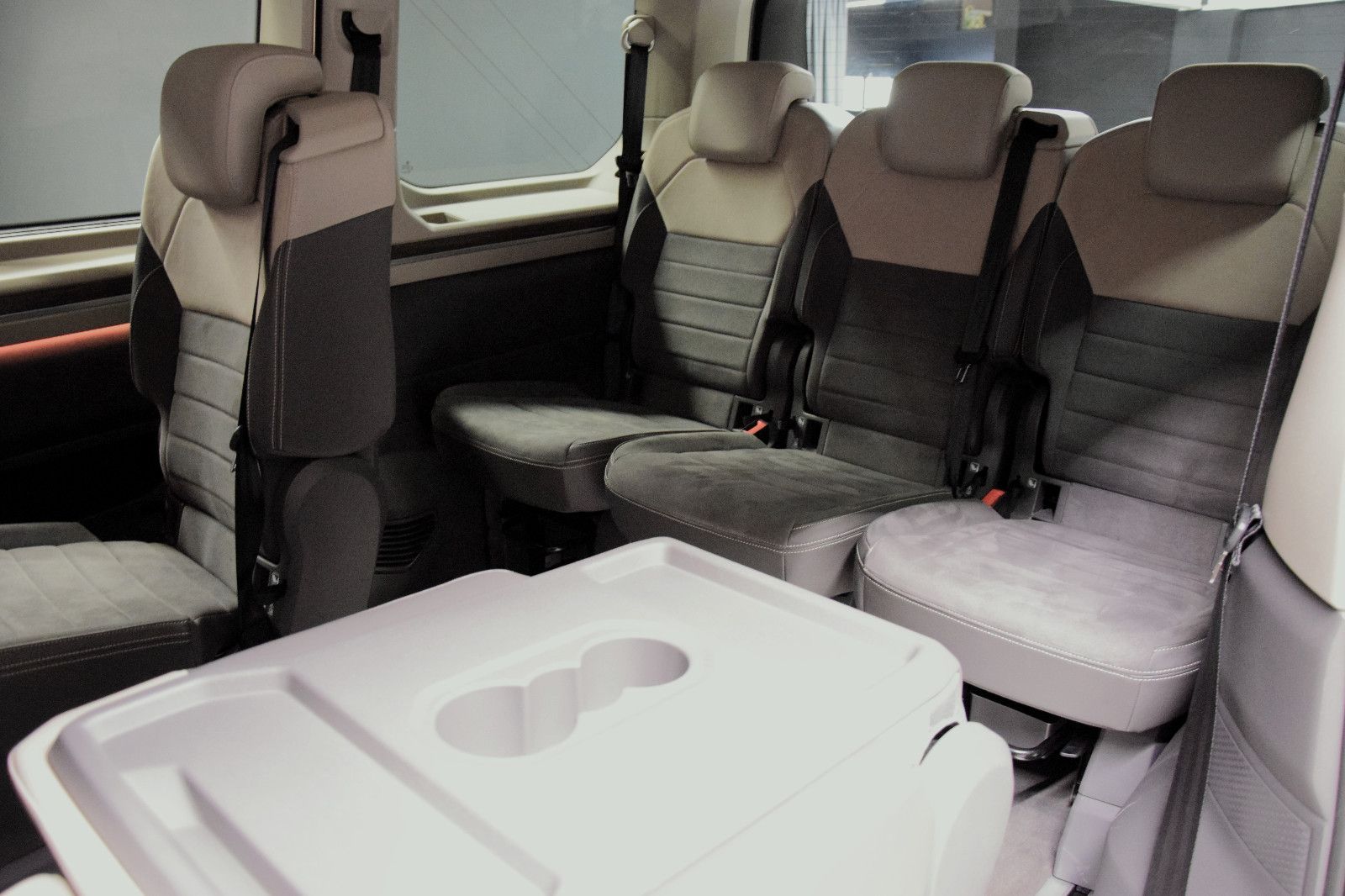 Fahrzeugabbildung Volkswagen T7 Multivan Style 7 Stz. ACC Matrix el.AHK Alcan