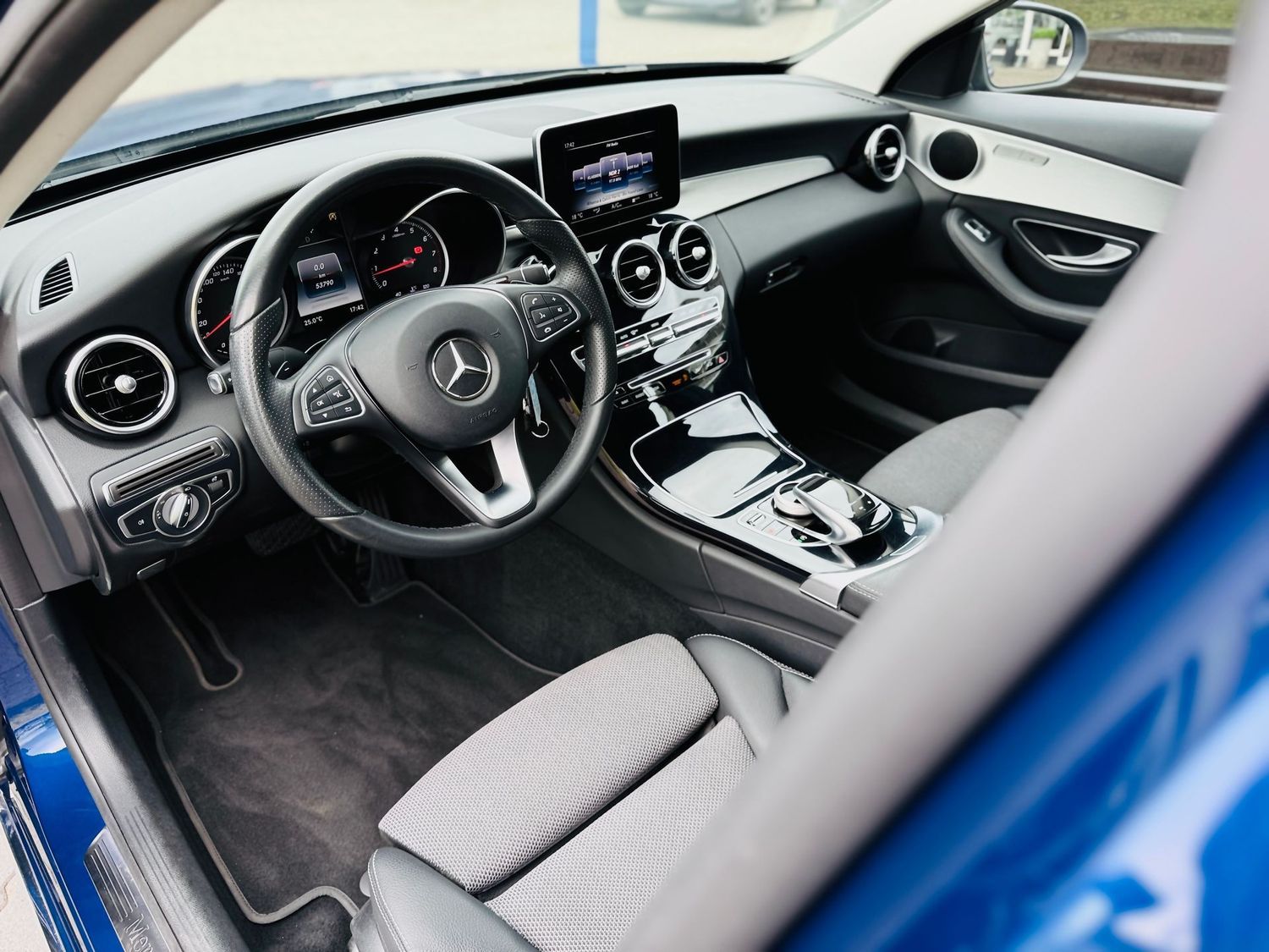 Fahrzeugabbildung Mercedes-Benz C 200 AVANTGARDE, Automatik, LED, Navi, PTS, SH