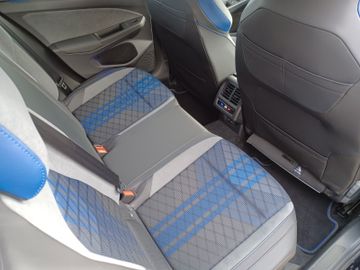 Fahrzeugabbildung Volkswagen Golf VIII R 2.0 TSI DSG 4M LED/ACC/Panorama