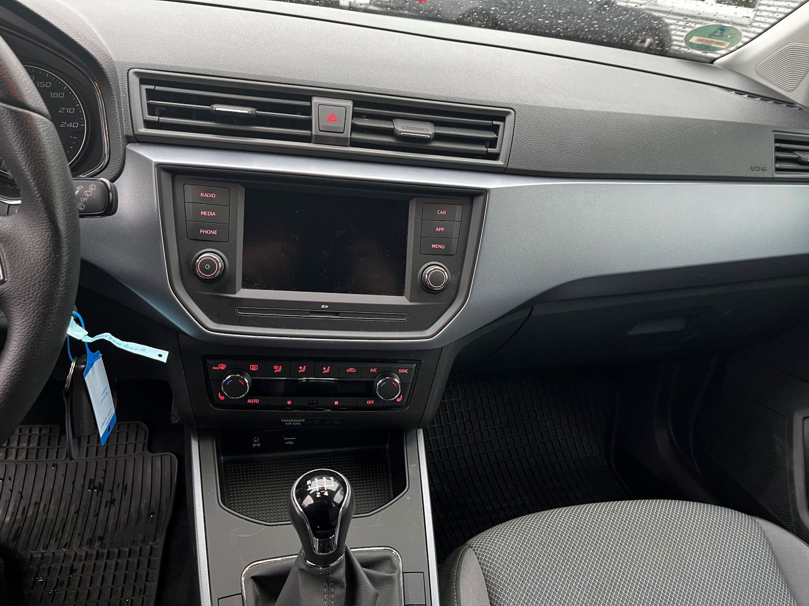 Fahrzeugabbildung SEAT Arona Style 70 KW LED 17" PDC SHZ BT USB