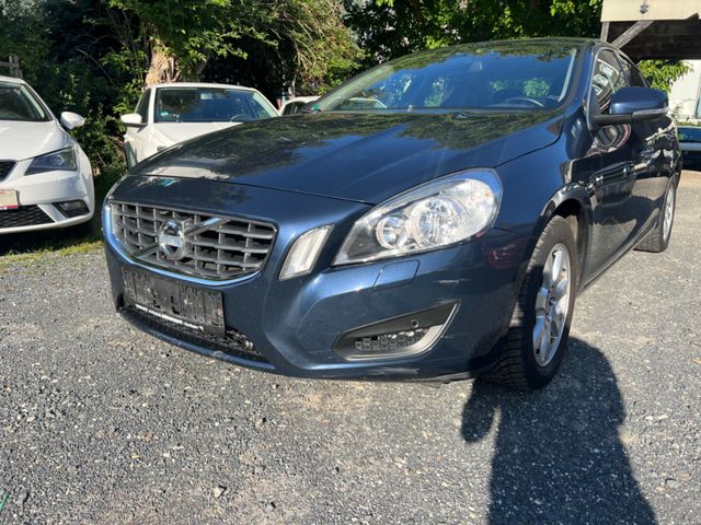 Volvo S60 Lim. Momentum/6Gang/Teilleder/SHZ/PDC/AHK