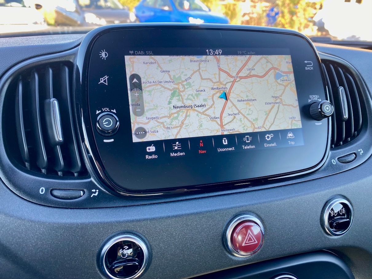 Fahrzeugabbildung Abarth 695 AAC NAVI BI-XENON BEATS MTA PAKET