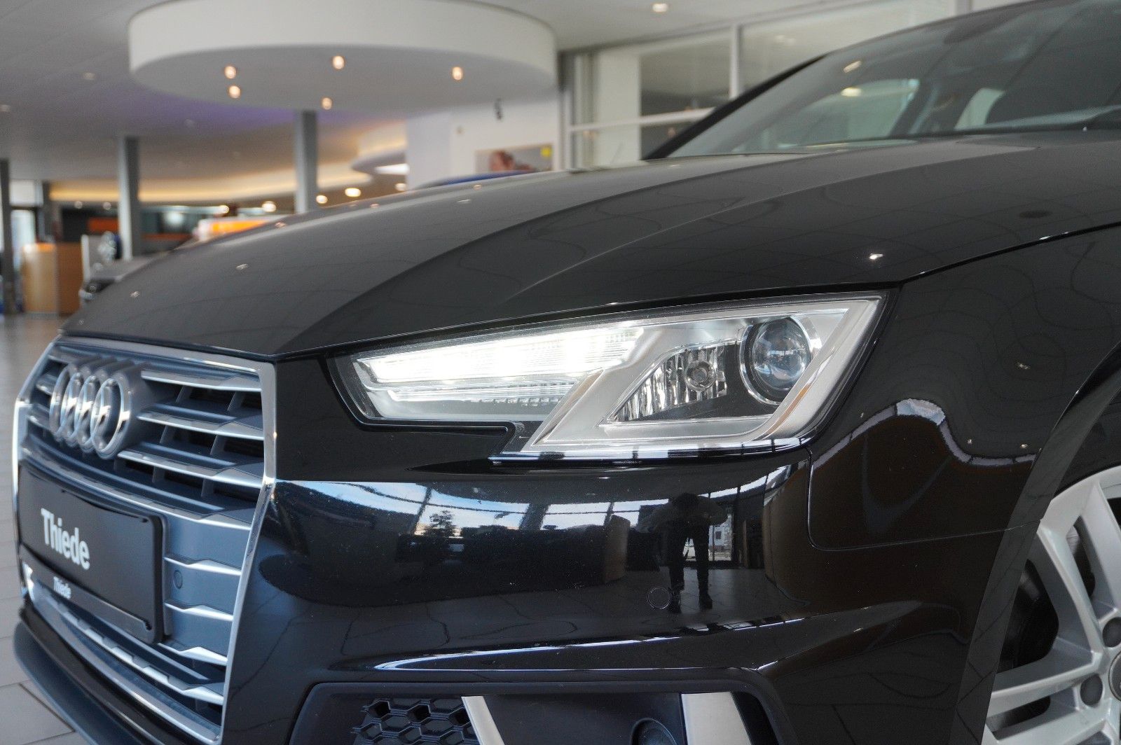 Fahrzeugabbildung Audi A4 Avant 35 TDI S-LINE SPORT NAVI/LED/KAMERA/DAB