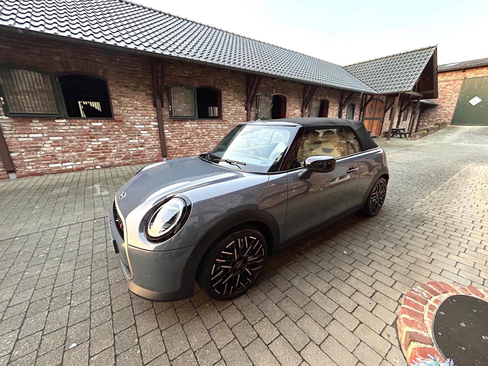 MINI Cooper S Cabrio S Cabrio Favoured Trim Stept...
