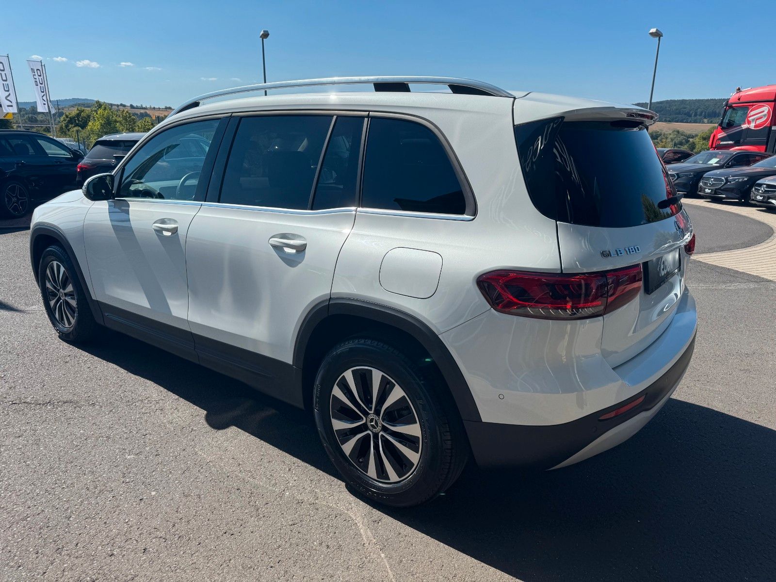 Fahrzeugabbildung Mercedes-Benz GLB 180 Style+Distronic+RKamera+Vollleder