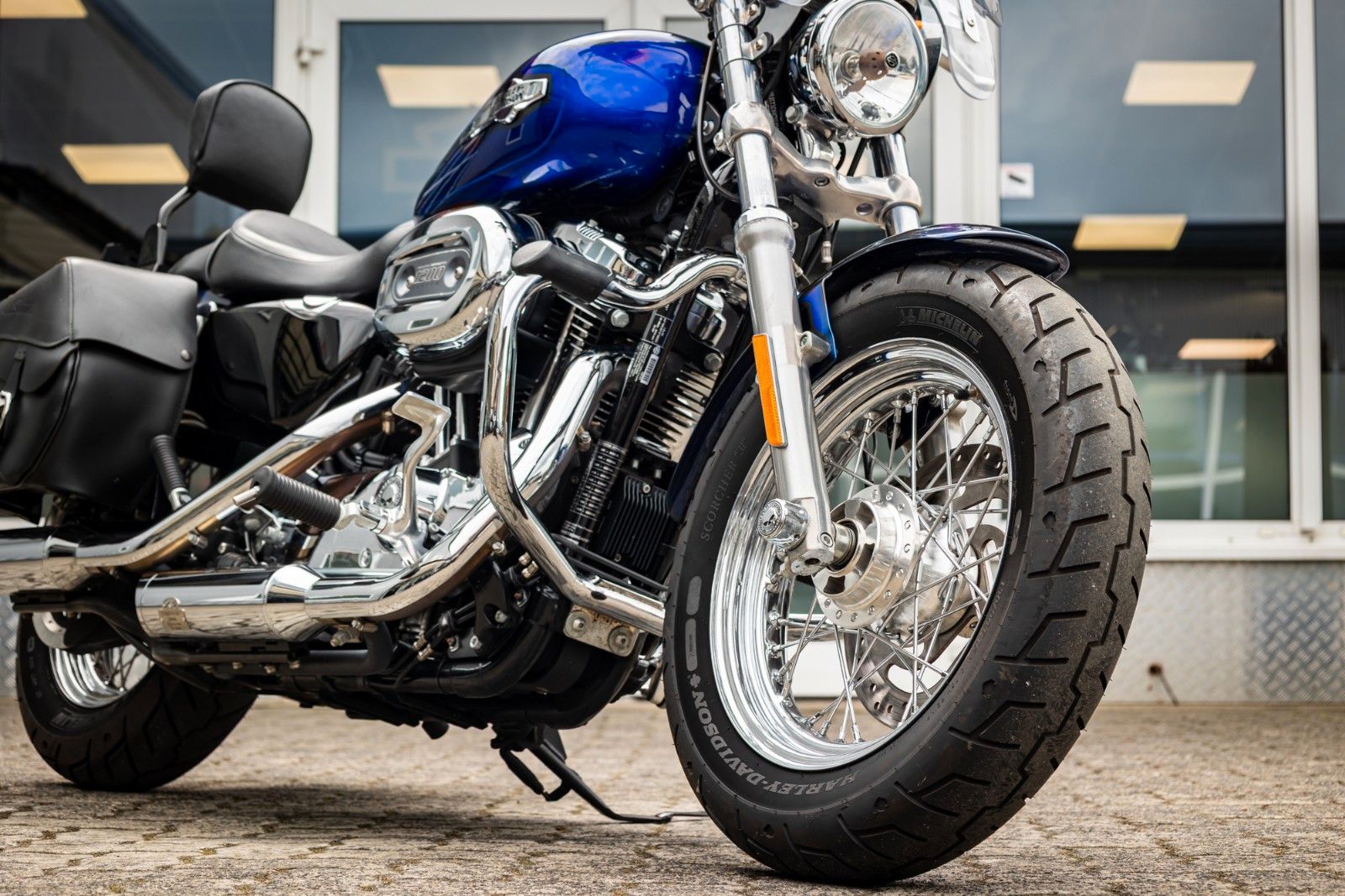 Fahrzeugabbildung Harley-Davidson Sportster XL1200C Custom - JEKILL&HYDE -