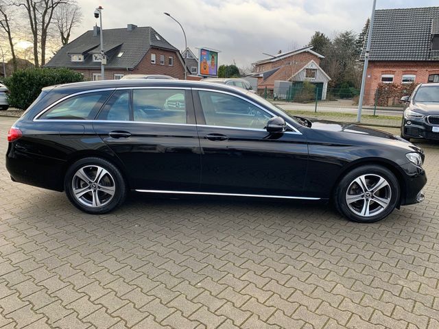 Fahrzeugabbildung Mercedes-Benz E 220 Td 9GTronic+Avantgarde+LED+Navi+Kamera+AHK