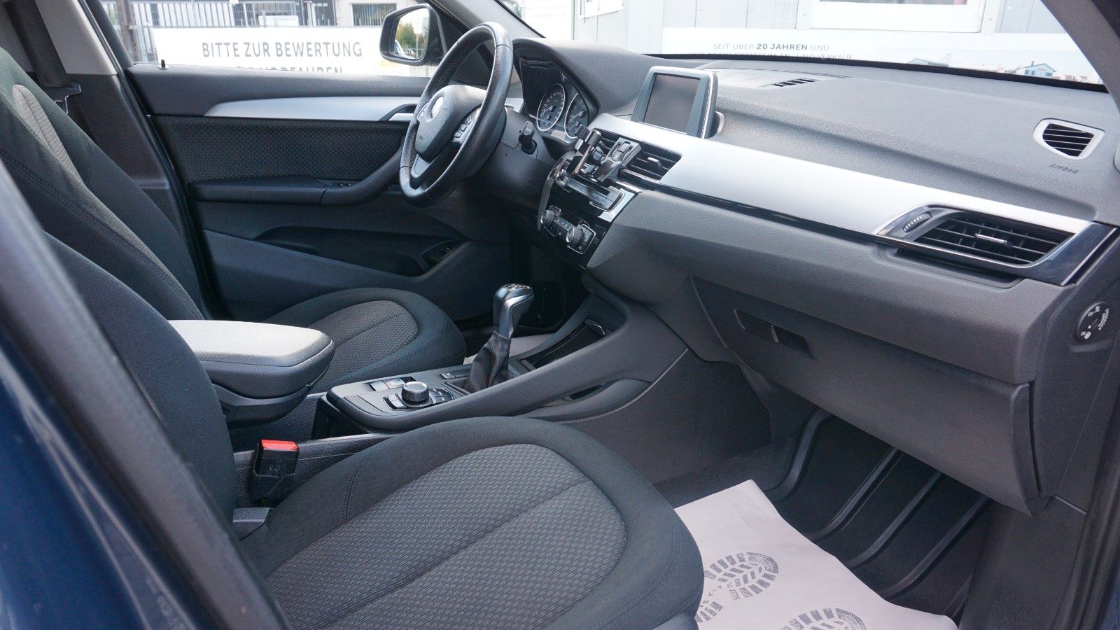 Fahrzeugabbildung BMW X1 xDrive 20i Advantage,PDC,Automatik,Scheckheft