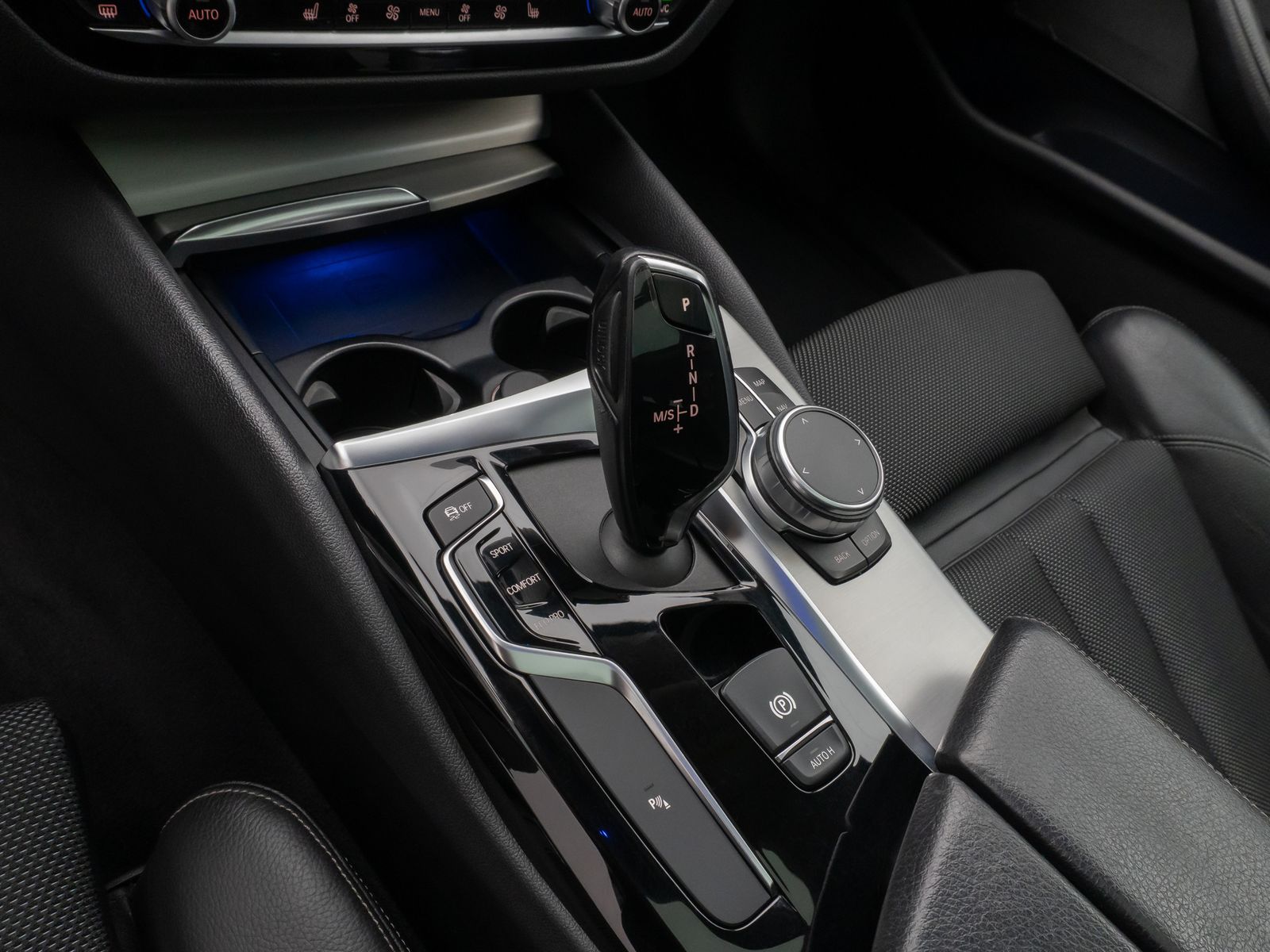 Fahrzeugabbildung BMW 530d xD SportLine Kamera Panorama HUD H/K Stndhz